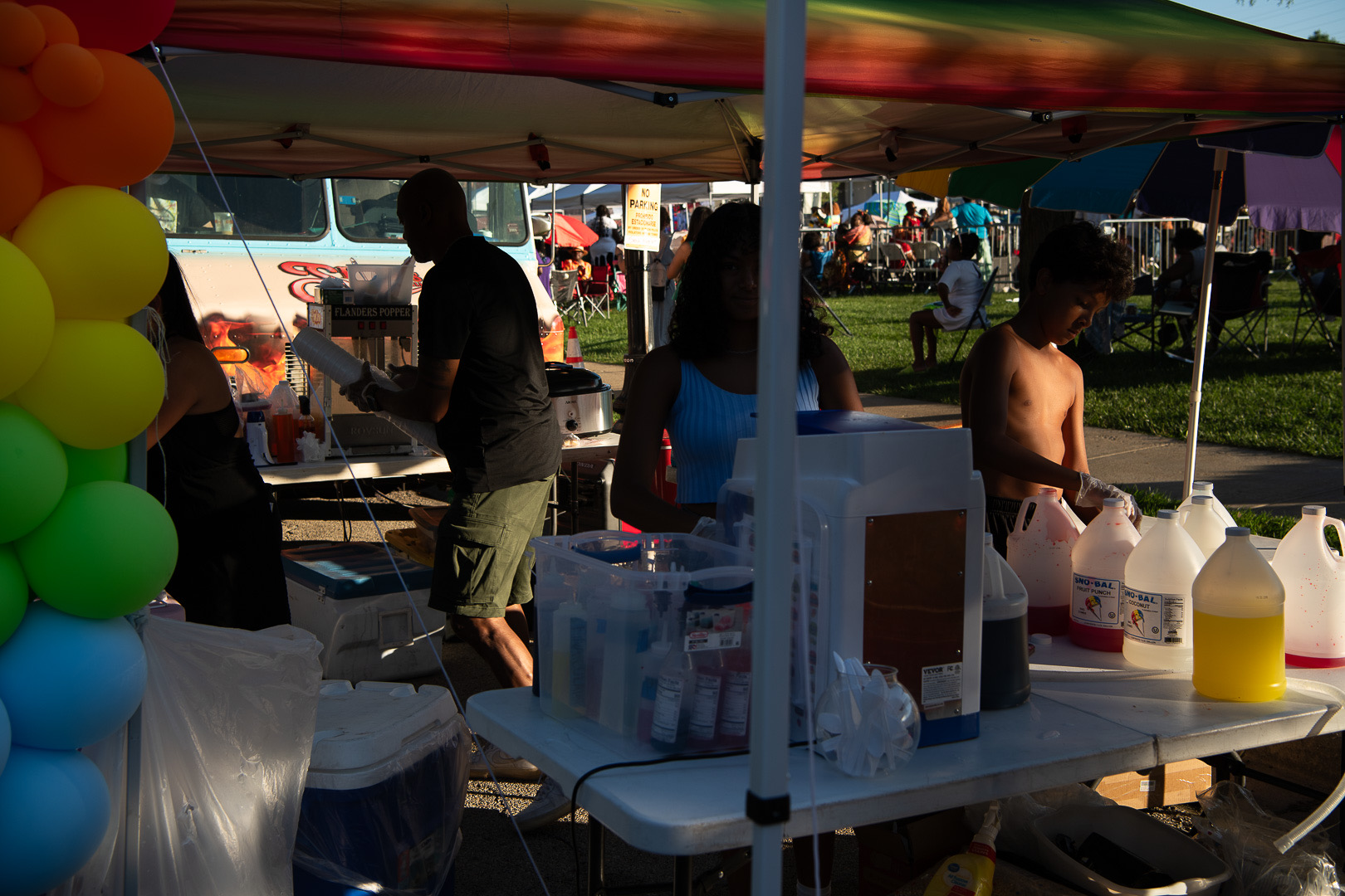 Food vendors serving the crowd